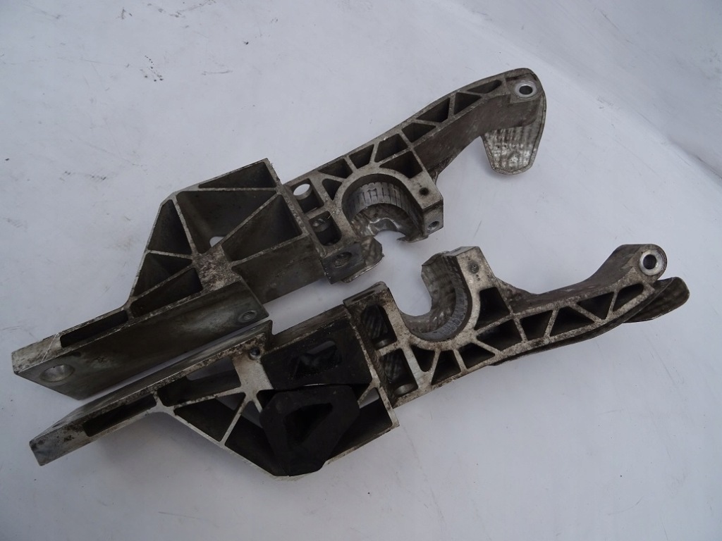 фото №1, Левая правое кронштейн подрамник 97034111408 panamera