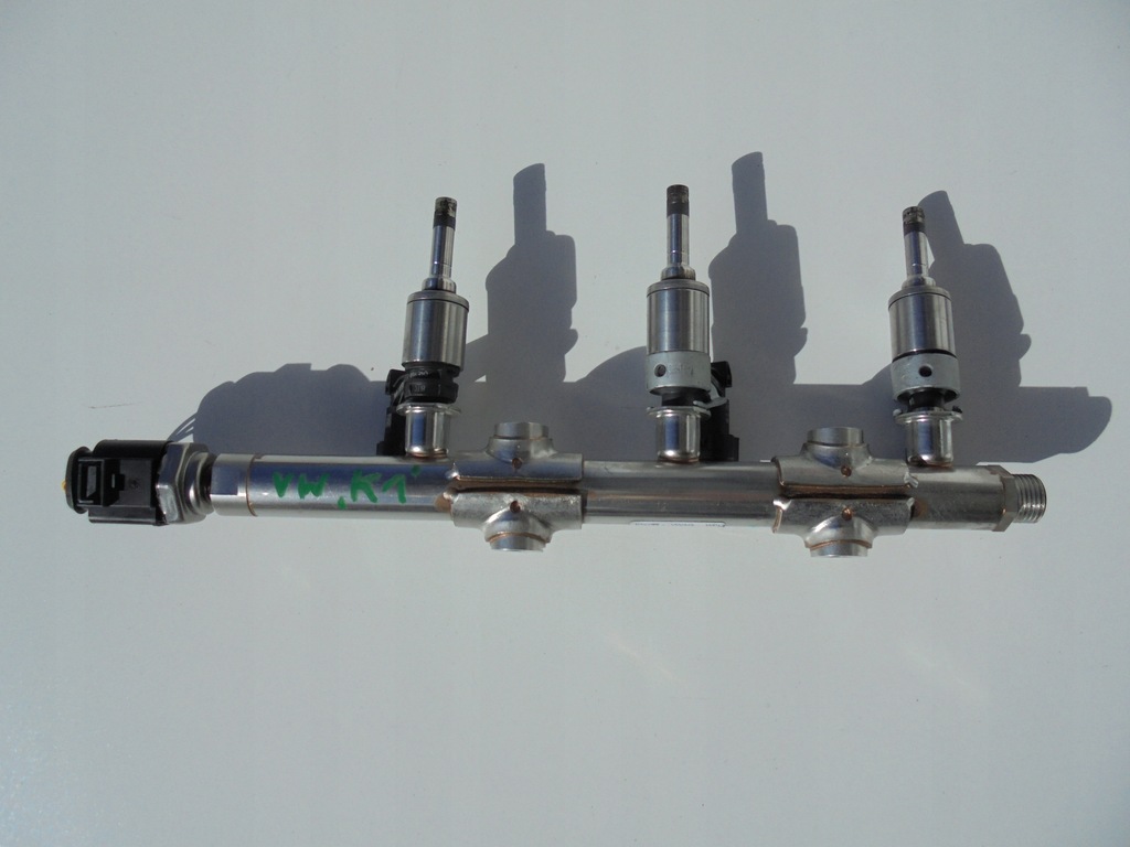 фото №1, Vw t-roc 1.0 tsi молдинг впрыскная форсунки 04c133320f 17-