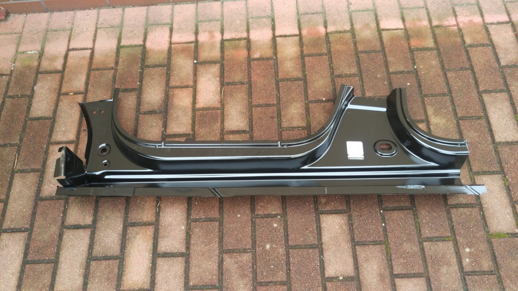 Порог правая  renault twingo 3 3 новый оригинал 14-18 Цена