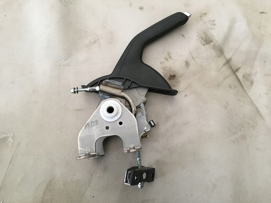 фото №1, Hyundai elantra 16 - тормоз ручной