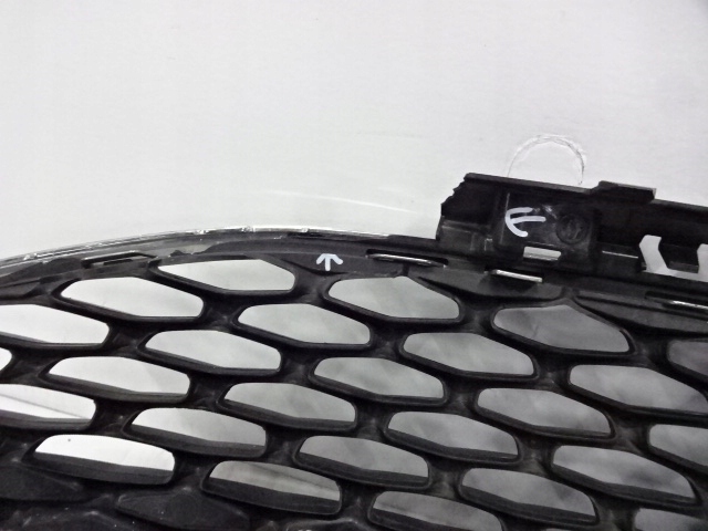 Решётка бампера средняя ford fiesta mk8 в Украине