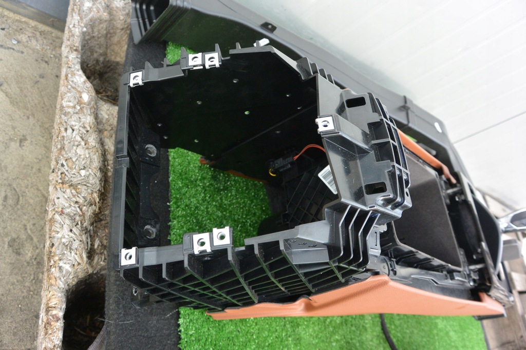 фото №4, Туннель средний подлокотник maserati quattroporte