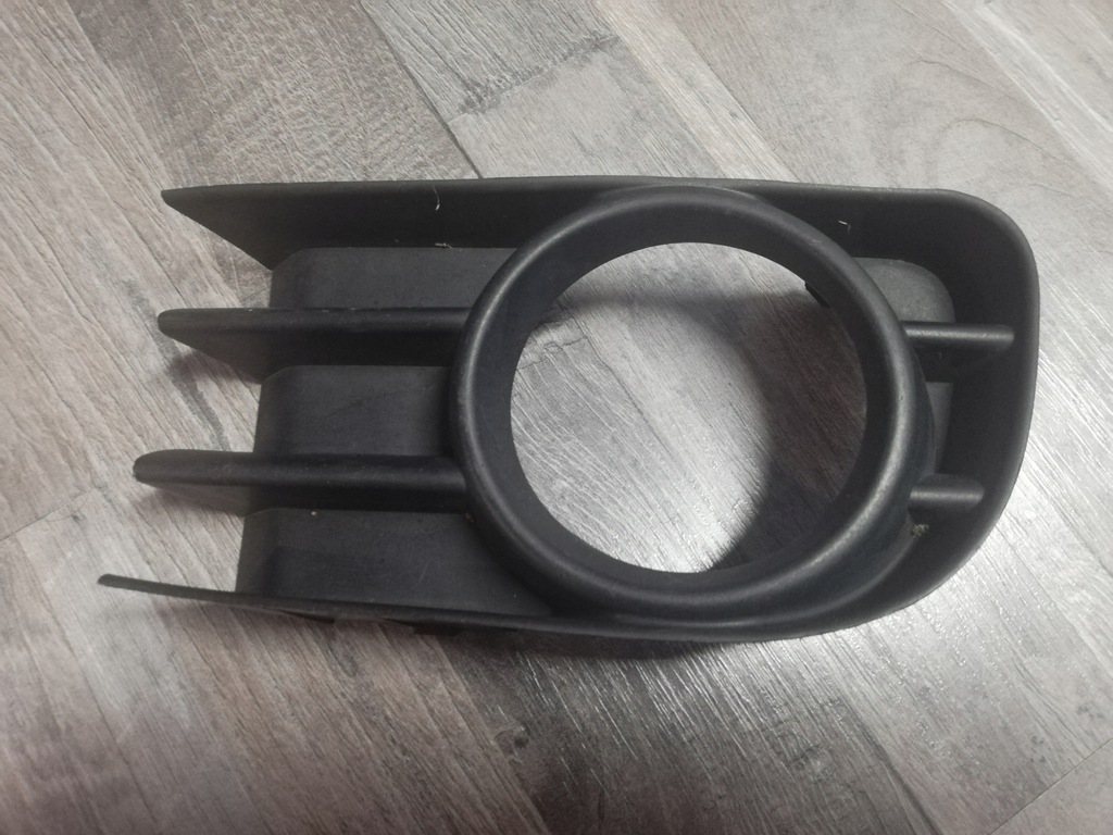 фото №1, Renault решётка противотуманной фары левая 8200115117