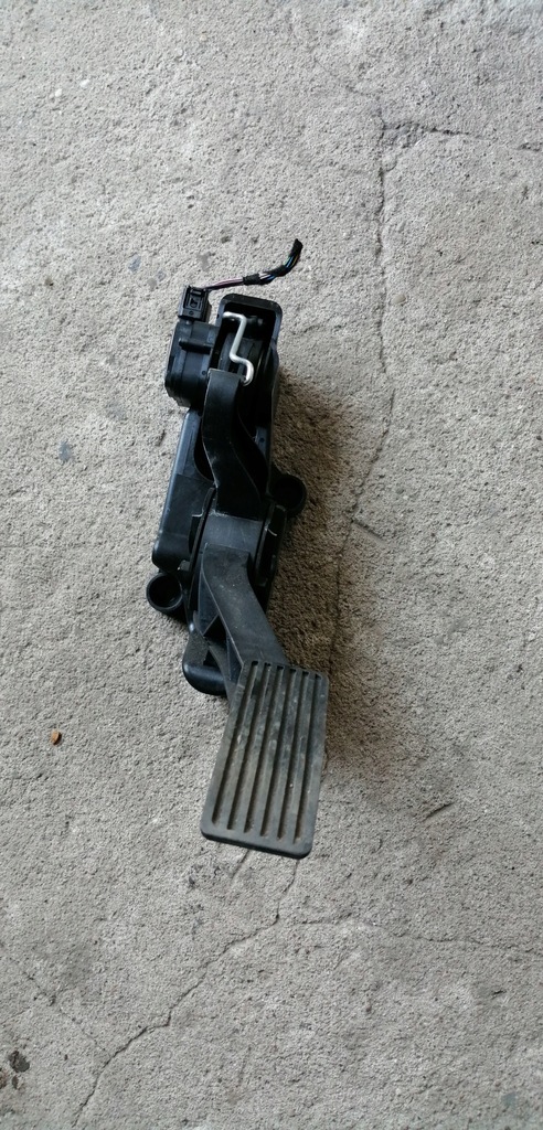фото №1, Mercedes w169 педаль газа a1693000404
