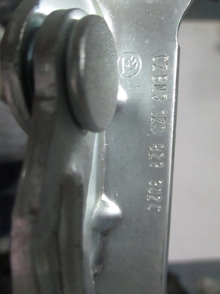 фото №2, Skoda оригінальний номер 1z0823302c петля, кришка відсік двигуна