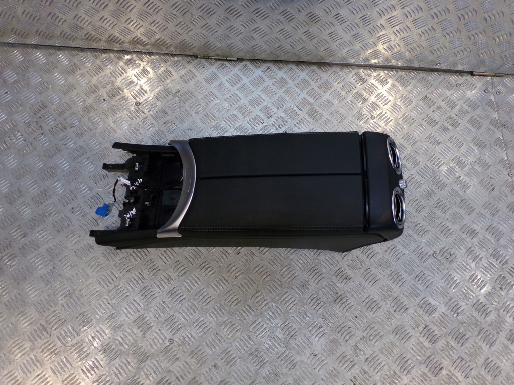 фото №1, C w205 подлокотник coupe mercedes