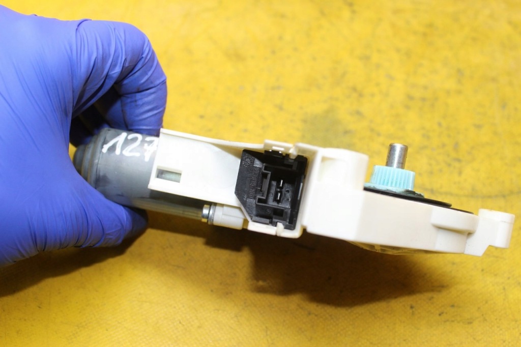 Моторчик стекло правый перед a6 c7 kombi 8k0959802b Оригинал