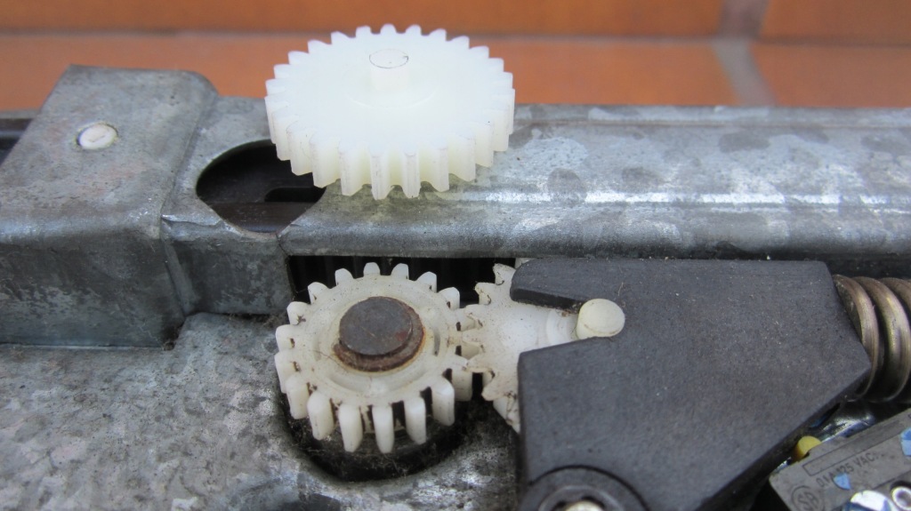 Mercedes w124 w 124 124e e купе кабріолет  шестерня подавач поперечина шестерня в Україні