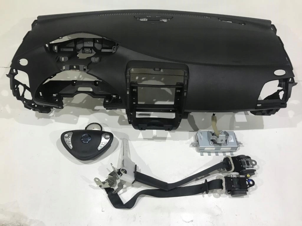 фото №1, Nissan leaf приборная панель консоль подушка безопасности подушки безопасности ремни оригинал демонтаж