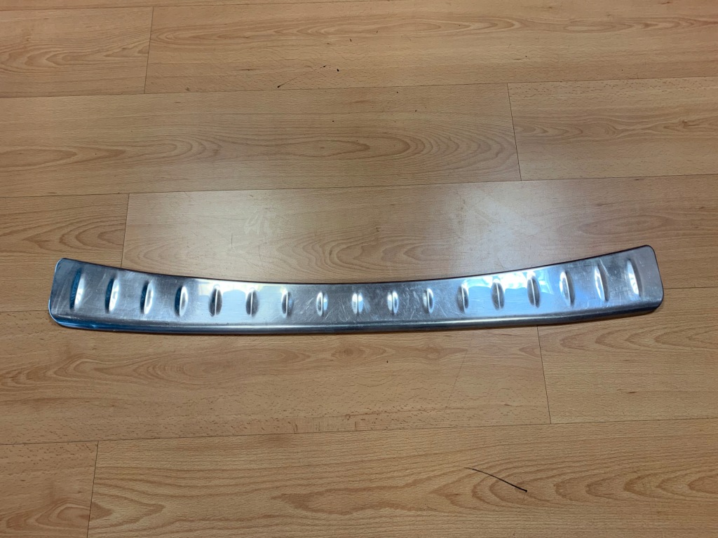 фото №1, Toyota хром накладка бампера задня