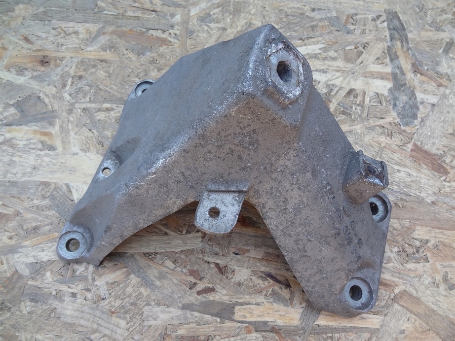 фото №1, Кронштейн опора кронштейн двигателя a8 d3