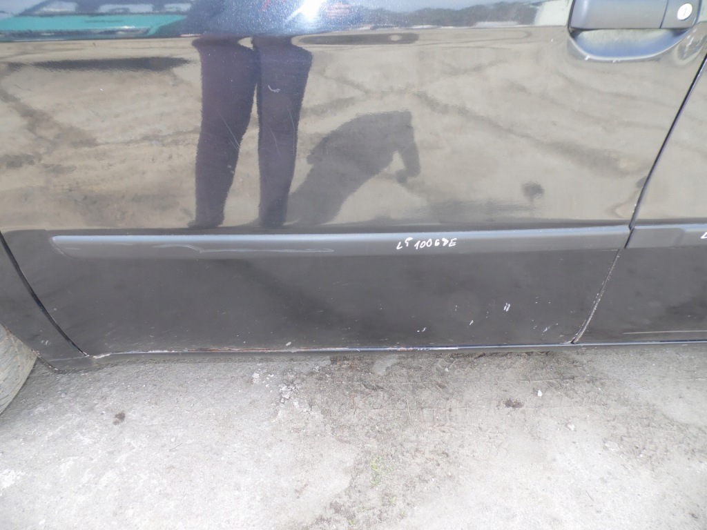 Купити Молдинг дверна ліва перед передня fiat idea i