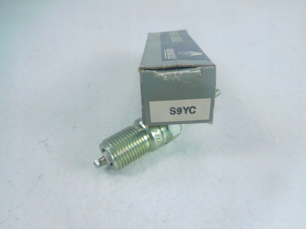 Свеча зажигания renault 7701366270 Оригинал