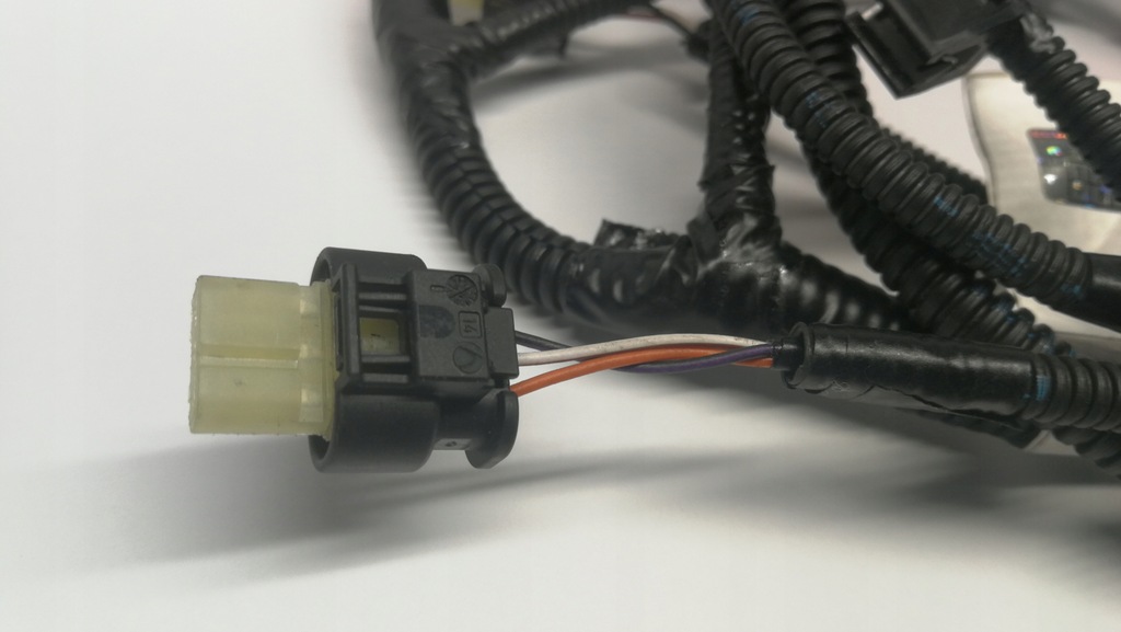 фото №7, Джгут бампера перед 6xpdc audi a4 8w0971095