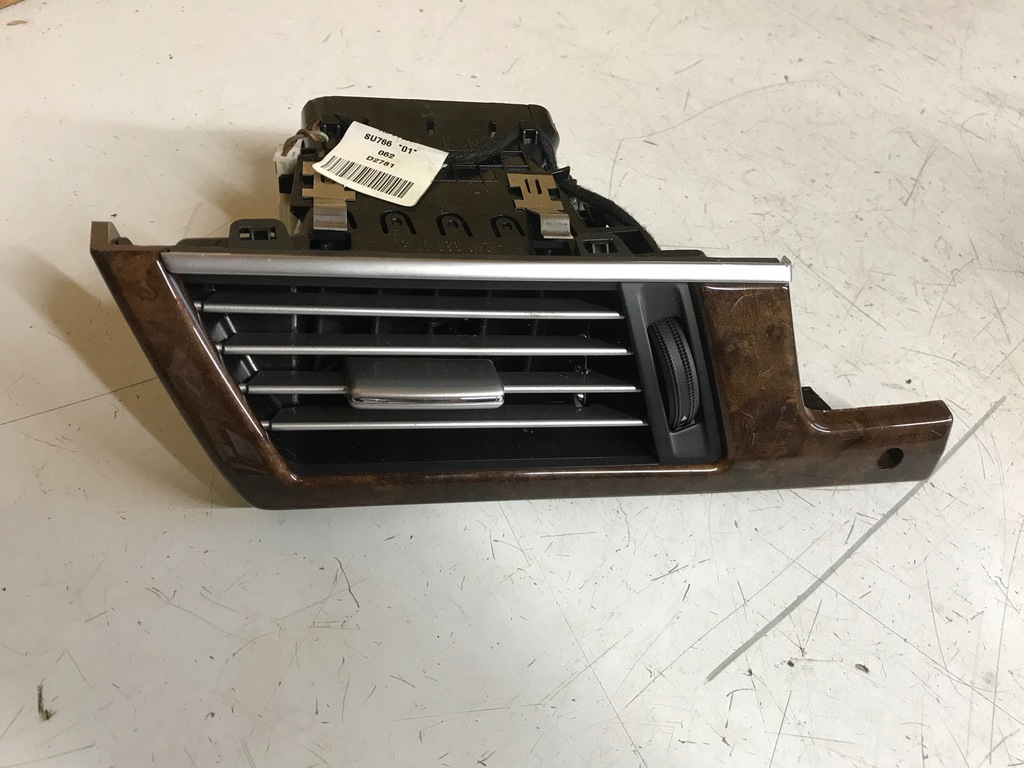 фото №1, Решётка воздуховод левый перед mercedes w212 a2128300154