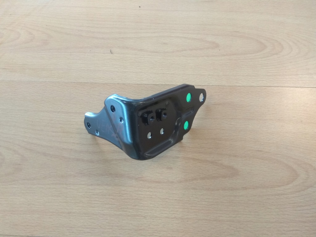 фото №1, Toyota verso 09- кронштейн кронштейн крила правий перед