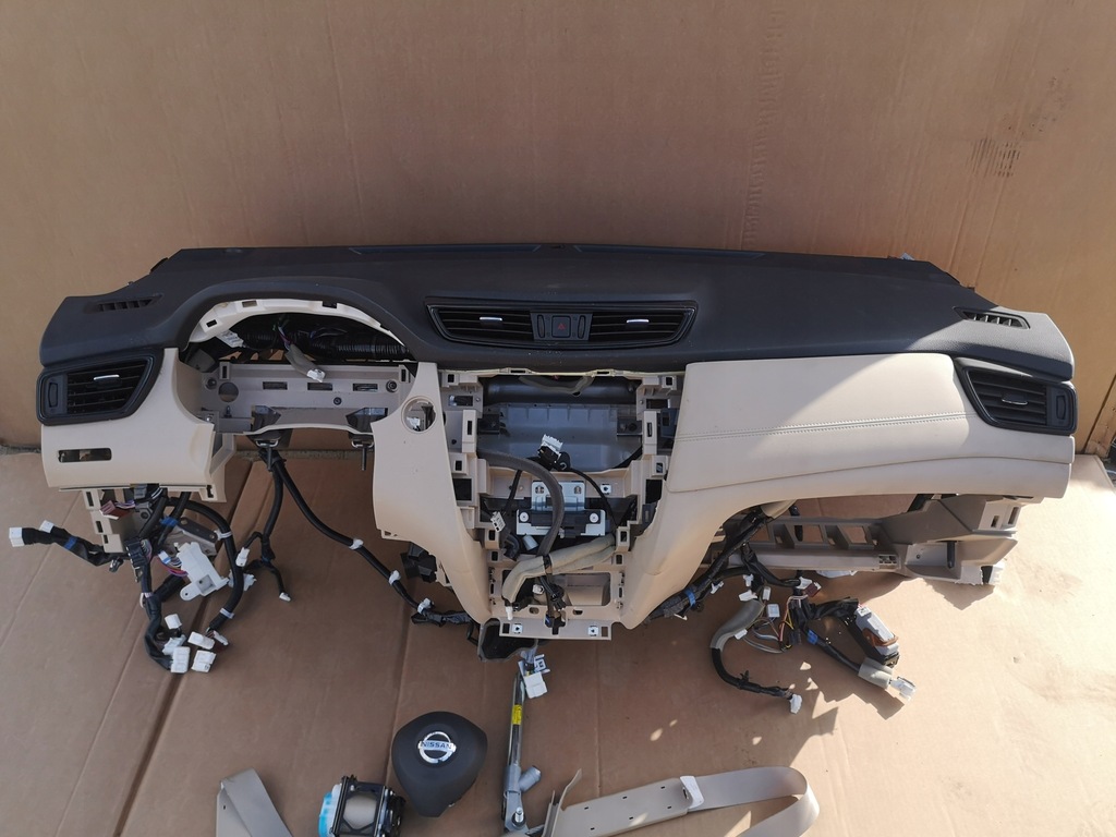 фото №7, Nissan x-trail t32 консоль aibag ремни комплект