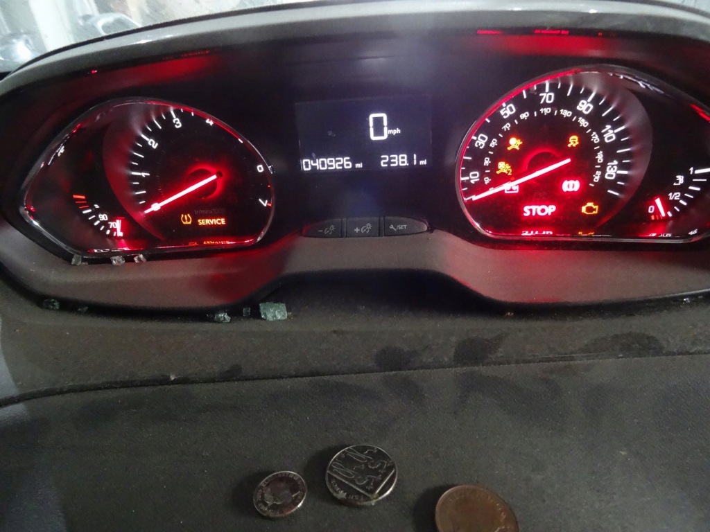 фото №1, Peugeot 208 счетчик приборная панель 9805400680