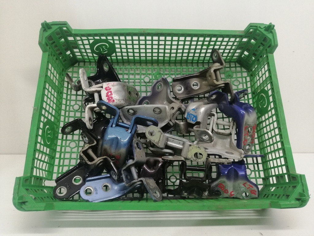 фото №1, Hyundai i20 i lift петля дверь правый перед 2012-14r