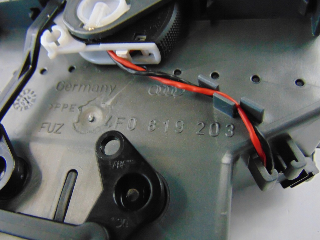 фото №7, Решётка обдув w туннель audi a6 c6 4f0819203