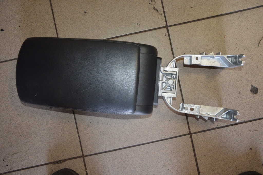 фото №1, Audi a6 c6 подлокотник 4f0864283