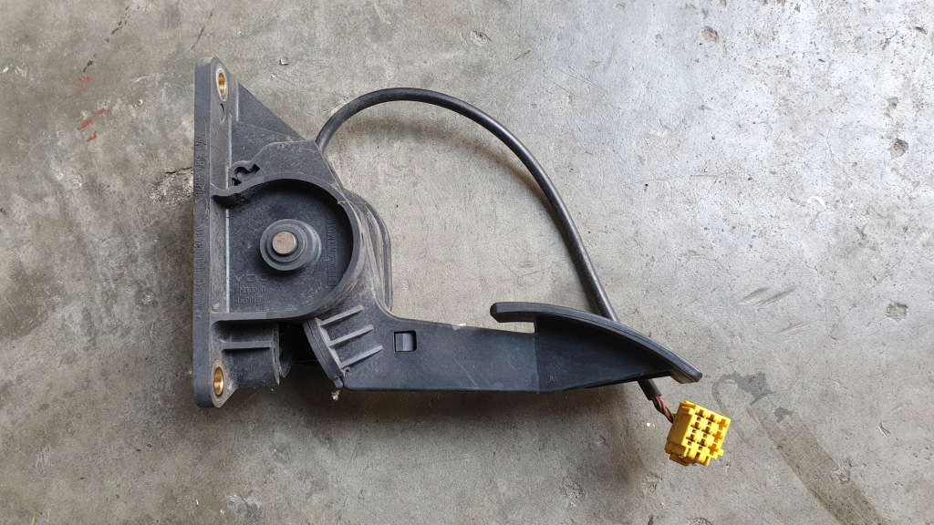 Купить Atego axor педаль газа потенциометр 970 300 03 04