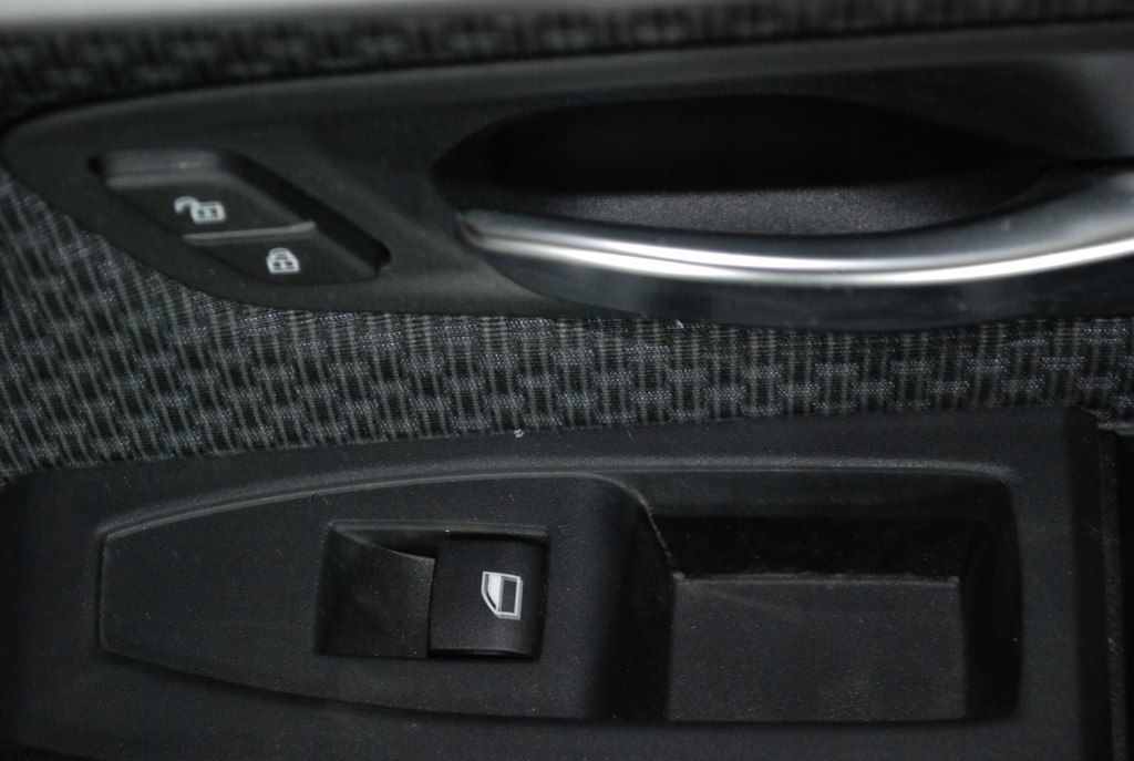 фото №9, Bmw 2 f46 обшивка tapic дверь правое левая перед 32