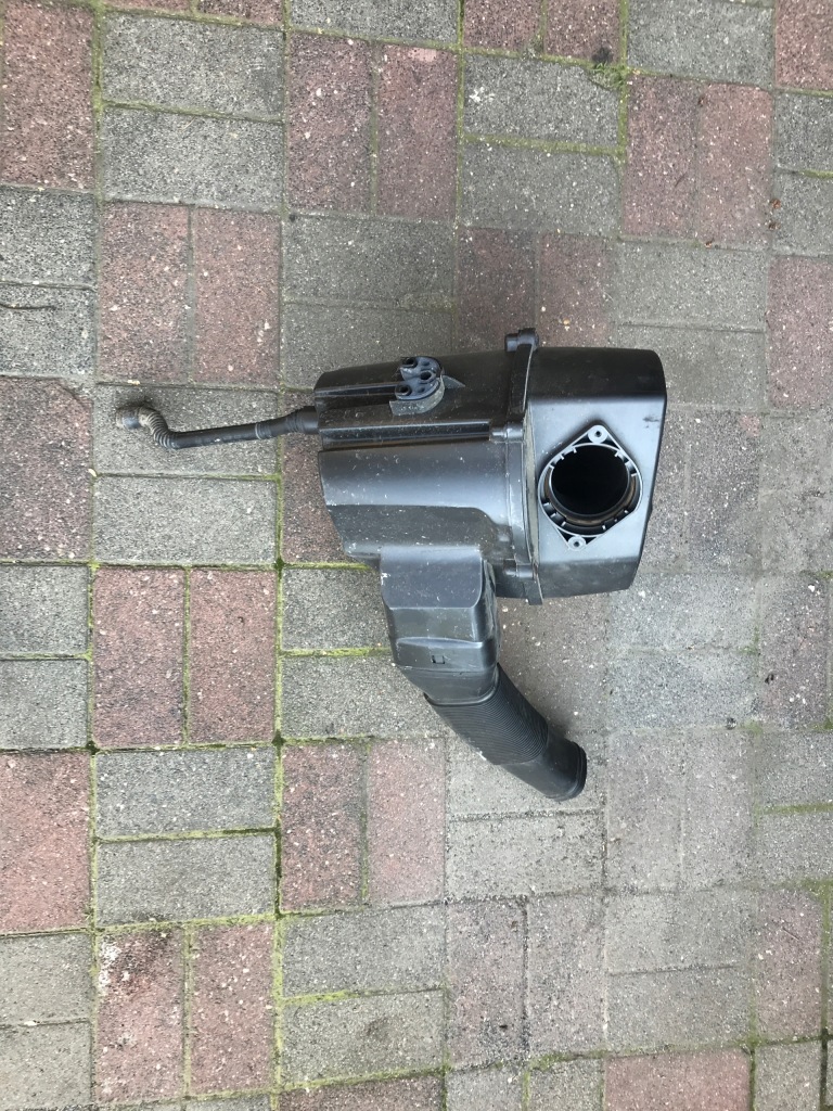 фото №1, Корпус фильтра воздуха 6r0129601c