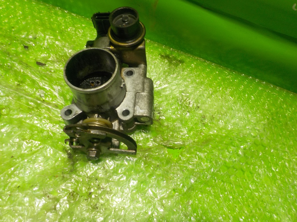 фото №5, Corolla 2.0d e11 дроссельная заслонка