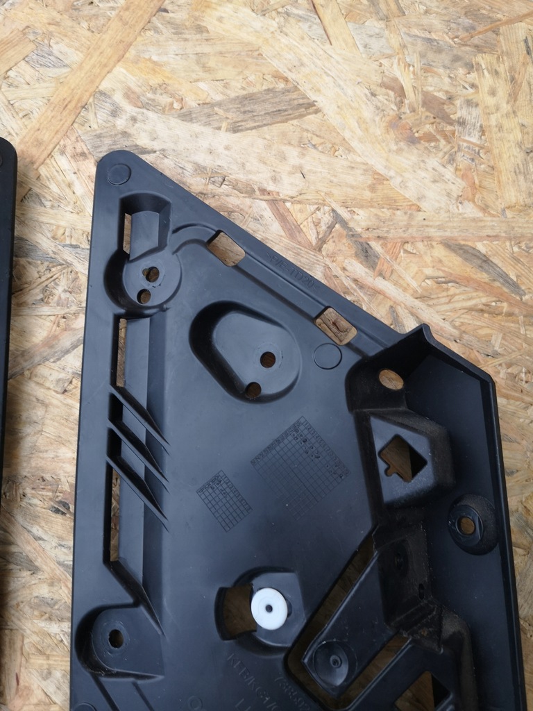 фото №4, Renault megane iv kombi кронштейн накладки задняя