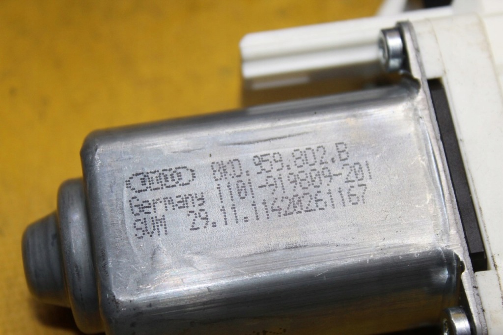 Моторчик стекло правый перед a6 c7 kombi 8k0959802b с Разборки