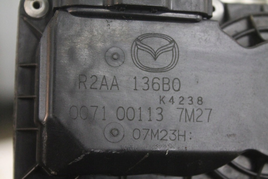 фото №6, Mazda оригинальный номер r2aa136b0 дроссельная заслонка