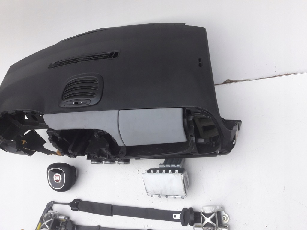 фото №5, Fiat 500 l панель приладів консоль подушка безпеки подушки безпеки ремені оригінал демонтаж