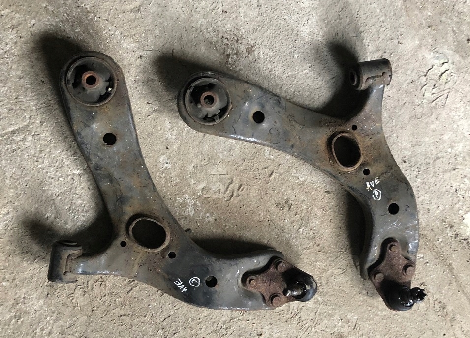 фото №1, Toyota avensis t27 важіль перед правий