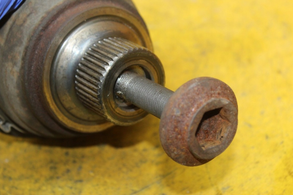 Приводной вал правый перед 3.0tdi a6 c7 4g0407271e Оригинал