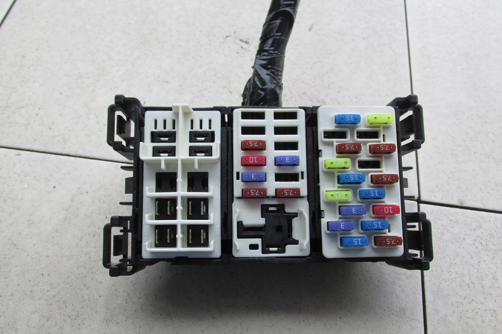 фото №1, Коробка предохранителей задняя ecosport 1,5 tdci 2014