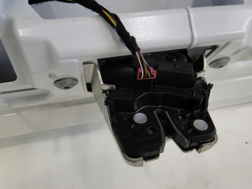 фото №1, Mercedes cls 218 замок кришки