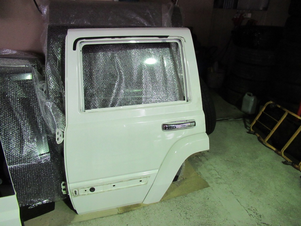 фото №1, Дверь левый задняя jeep commander xh w-wa