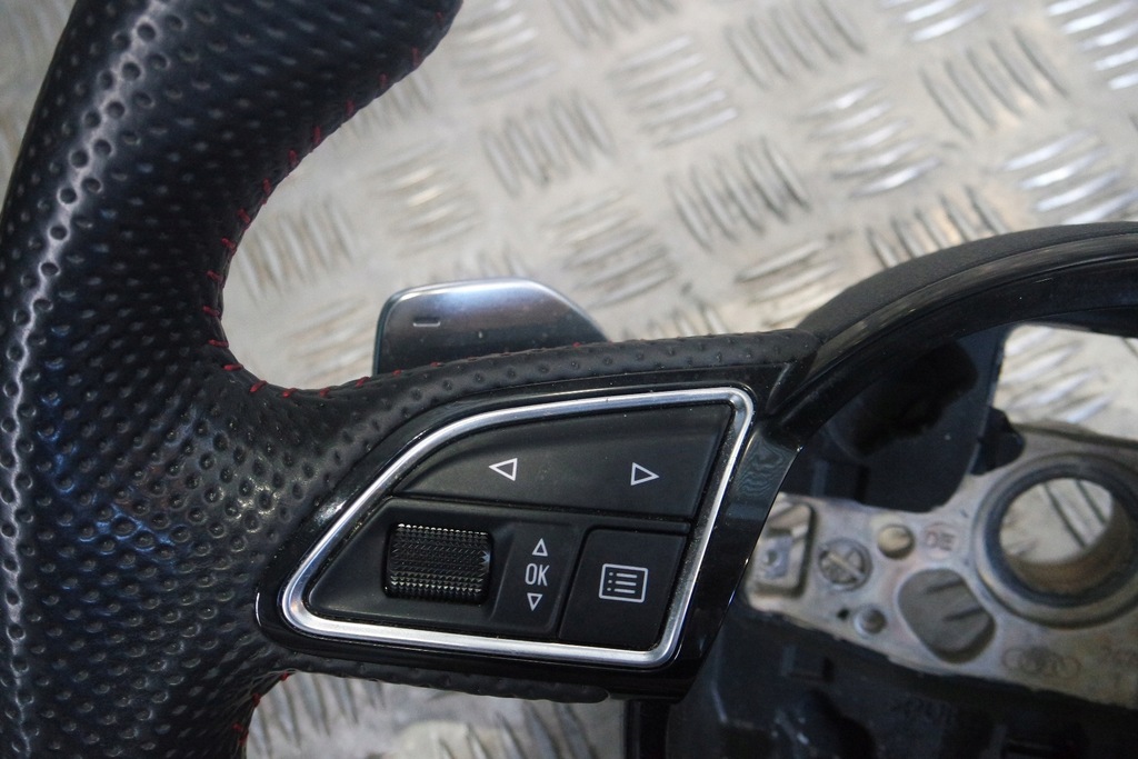 фото №8, Воздуховод кожа audi a6 rs6 4g czerwona nic r159