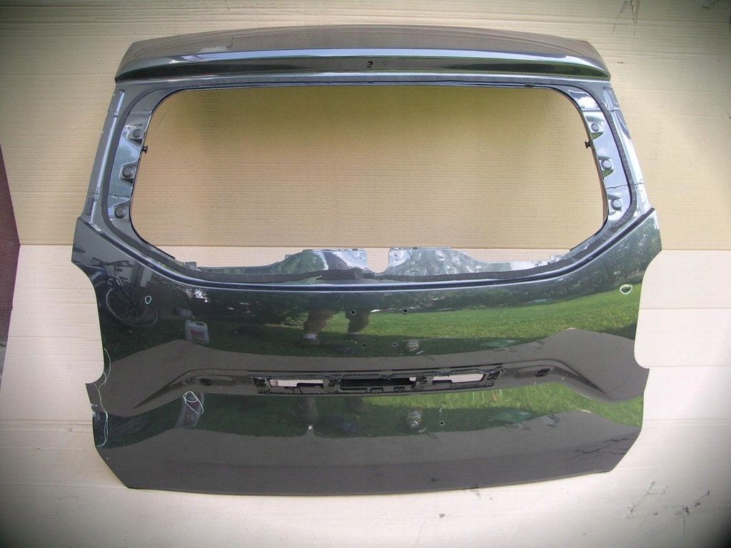 фото №1, Dacia duster 2 ii 17- крышка багажника задняя