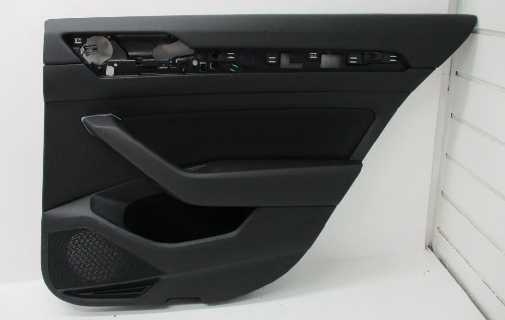 фото №1, Обшивка двері правий задня vw passat b8 3g0867068a