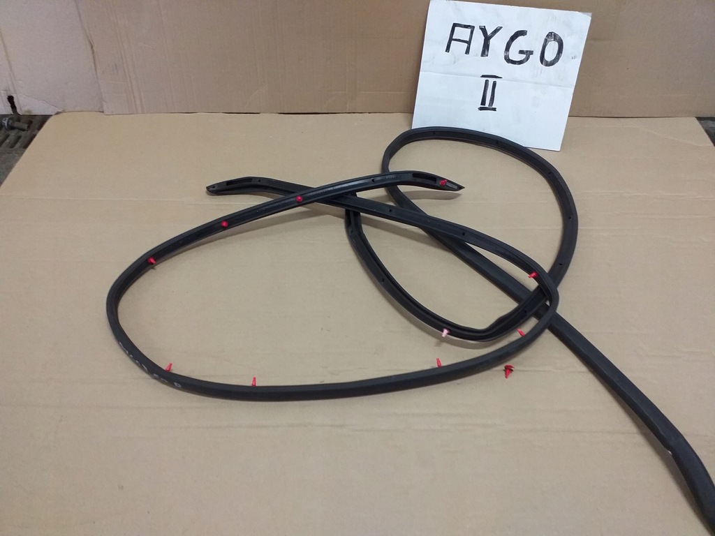 фото №9, Aygo ii прокладка кузовная стекло стойка правая