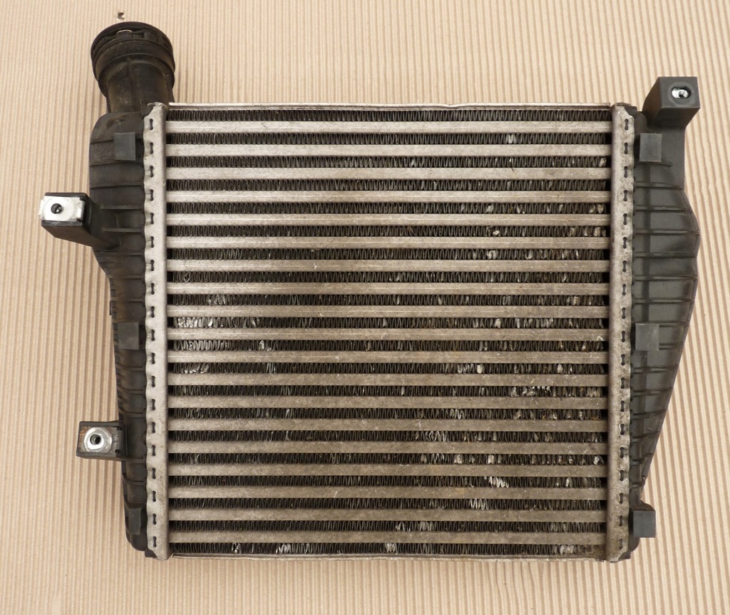 фото №1, Audi q7 vw touareg радіатор інтеркулер 3.0 tdi