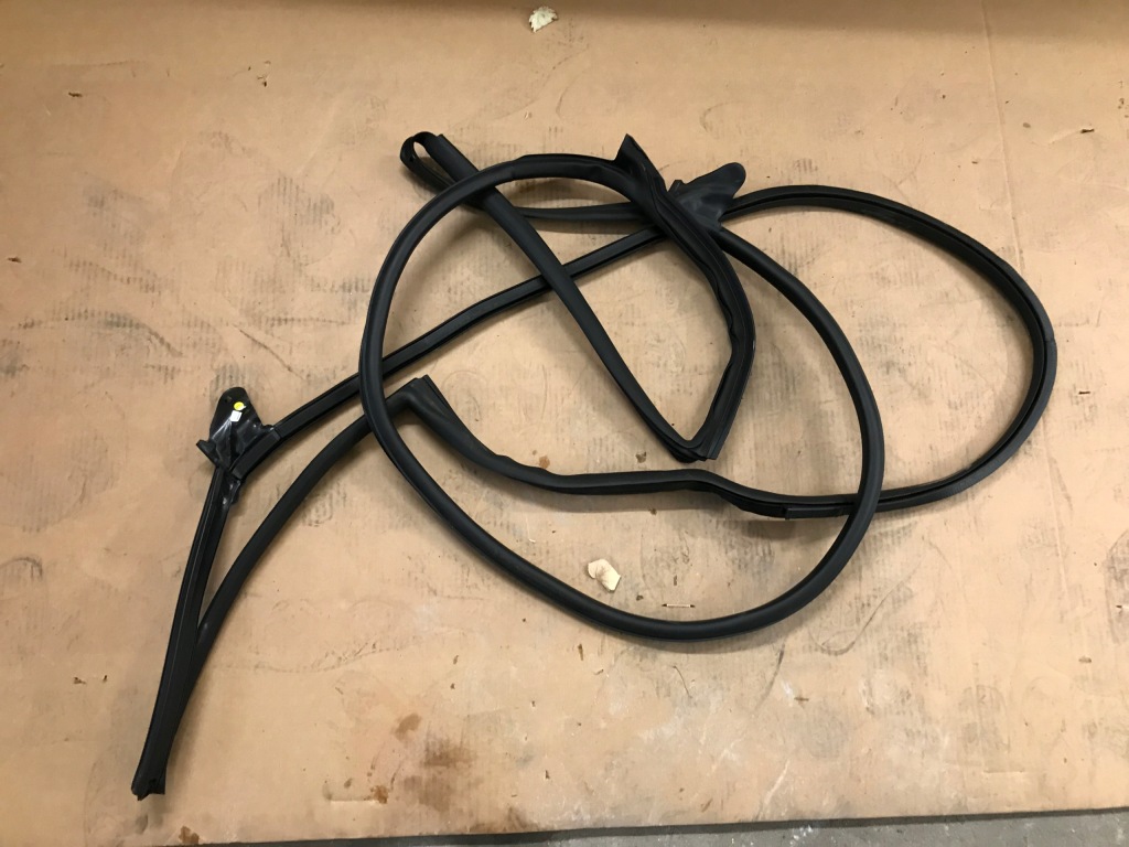 фото №1, Прокладка двері audi q8 4m8833708