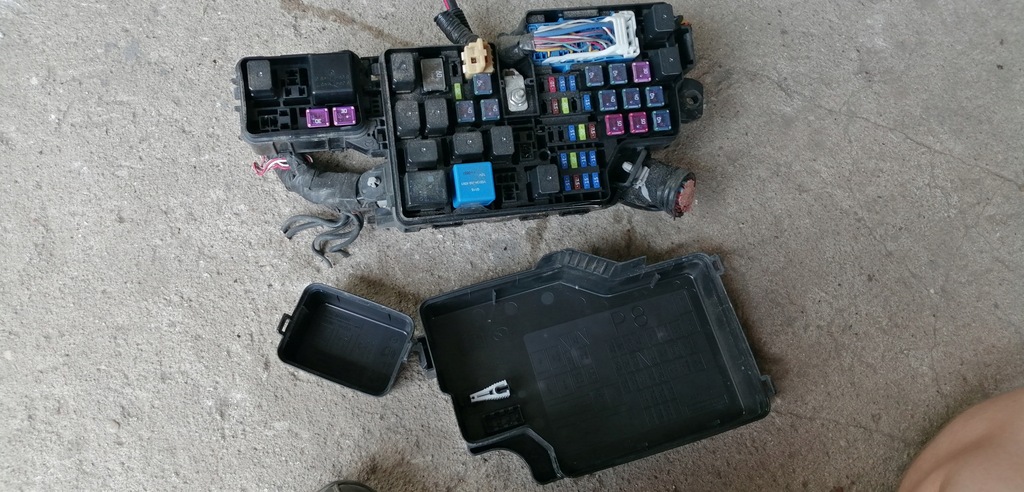 фото №1, Mazda 3 bl 09-13 2.2 mzr-cd корпус запобіжників