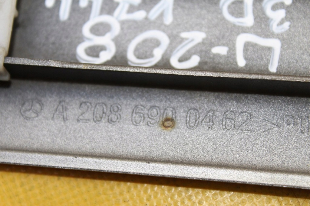 фото №7, Молдинг крыла правый задняя w208 k744 a2086900462