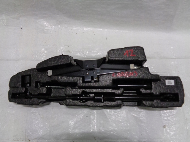 фото №1, Kia carens iv 13- вкладиш колеса домкрат ключ