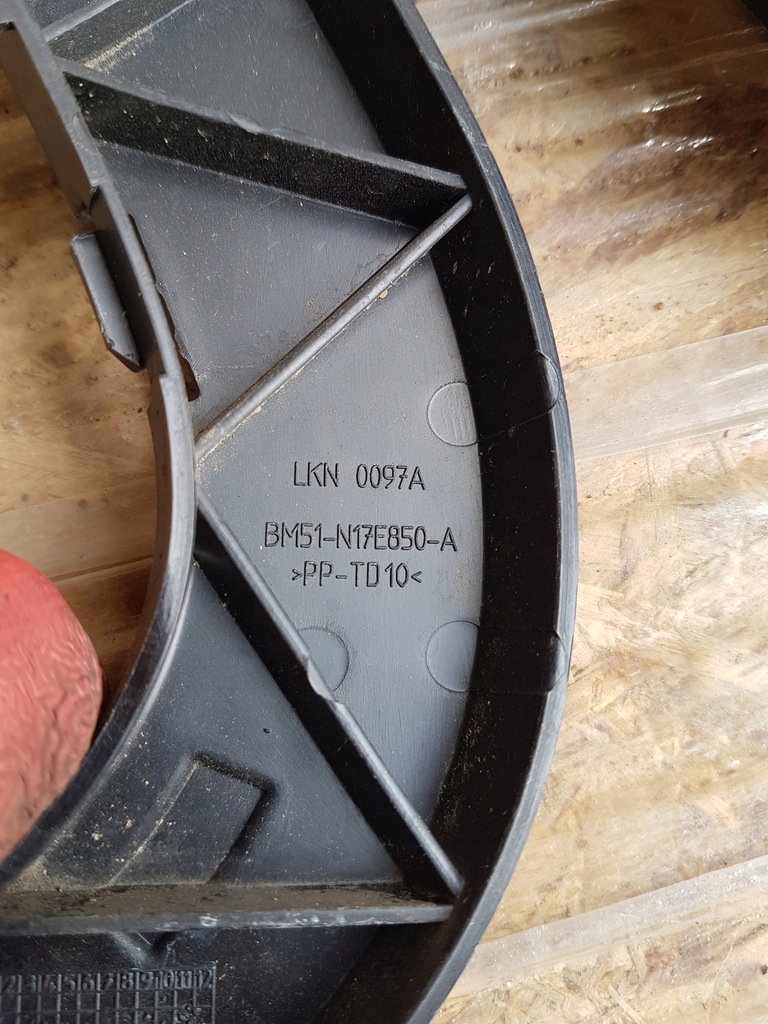 фото №7, Ford focus mk3 kombi напрямна бампера задня