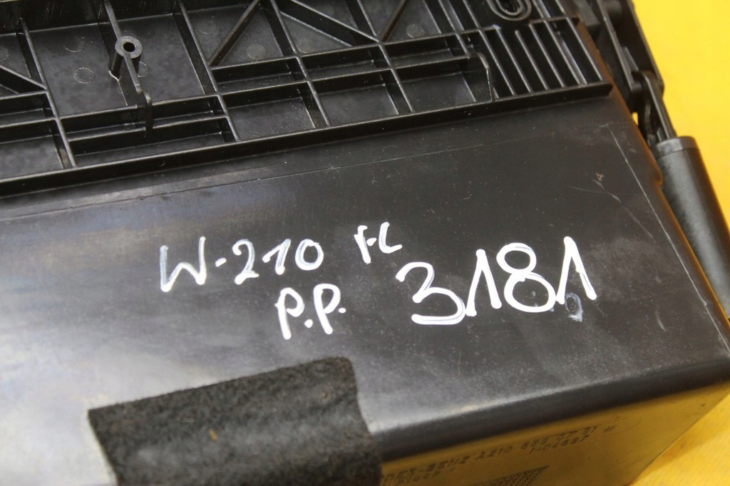 фото №9, Бардачок пасажира mercedes w210 a2106890791