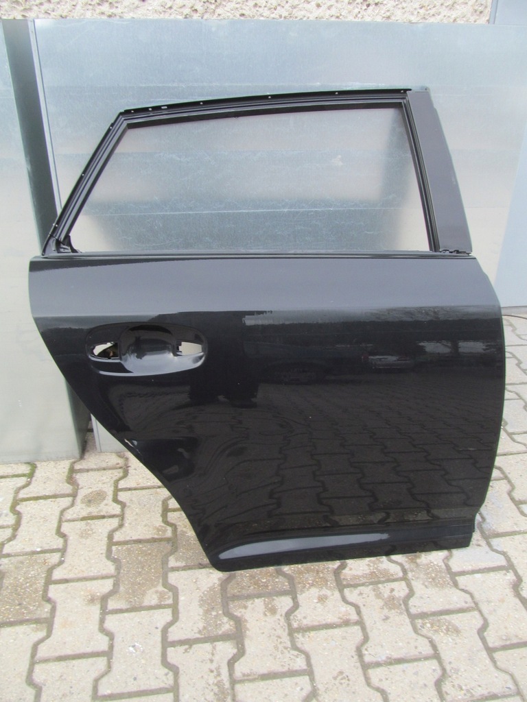 фото №1, Toyota avensis kombi 09-18 двері правий задні c402